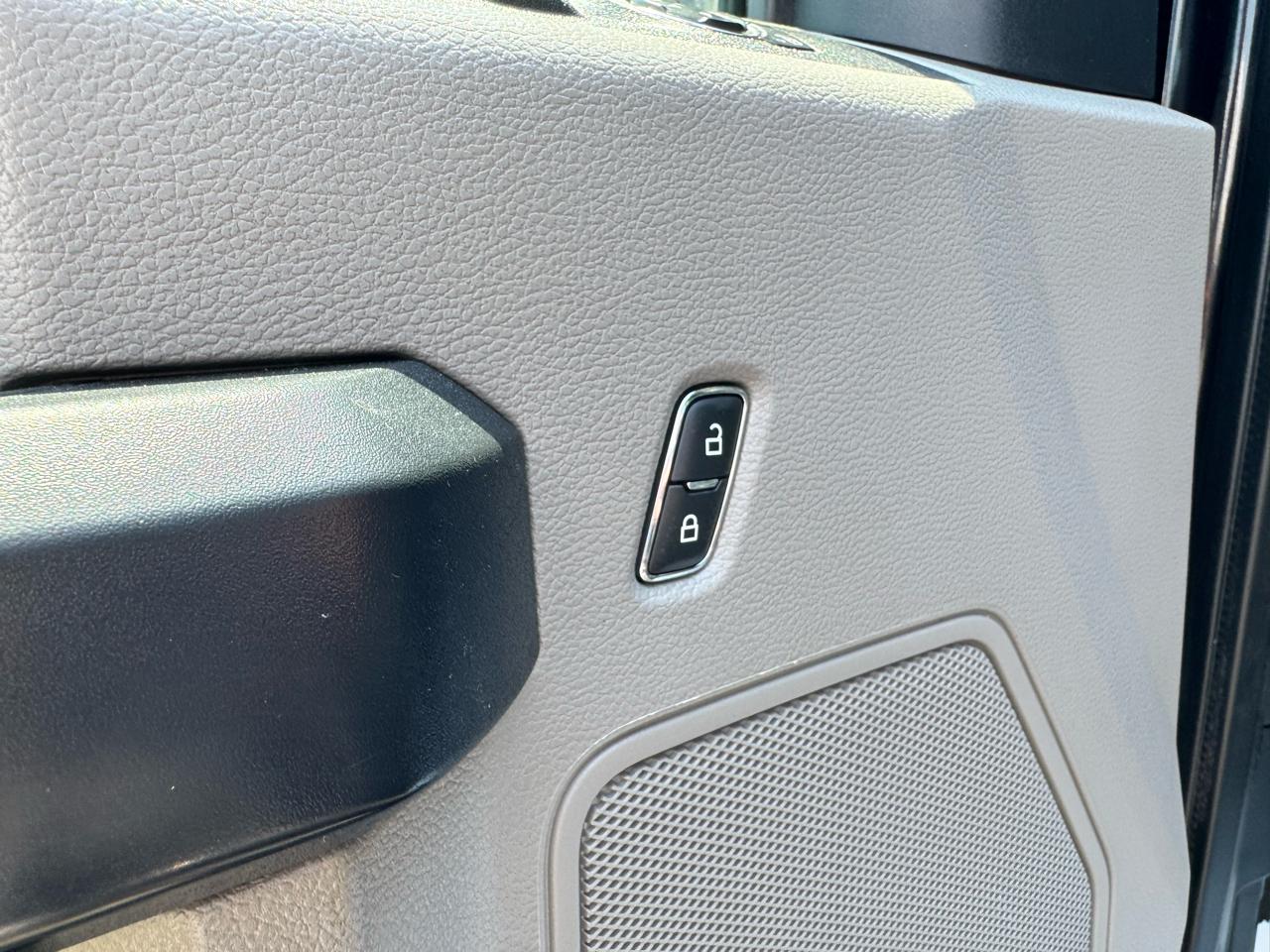 Ford Super Duty F-350 DRW XLT 4WD Reg Cab 145" WB 60" CA 2021