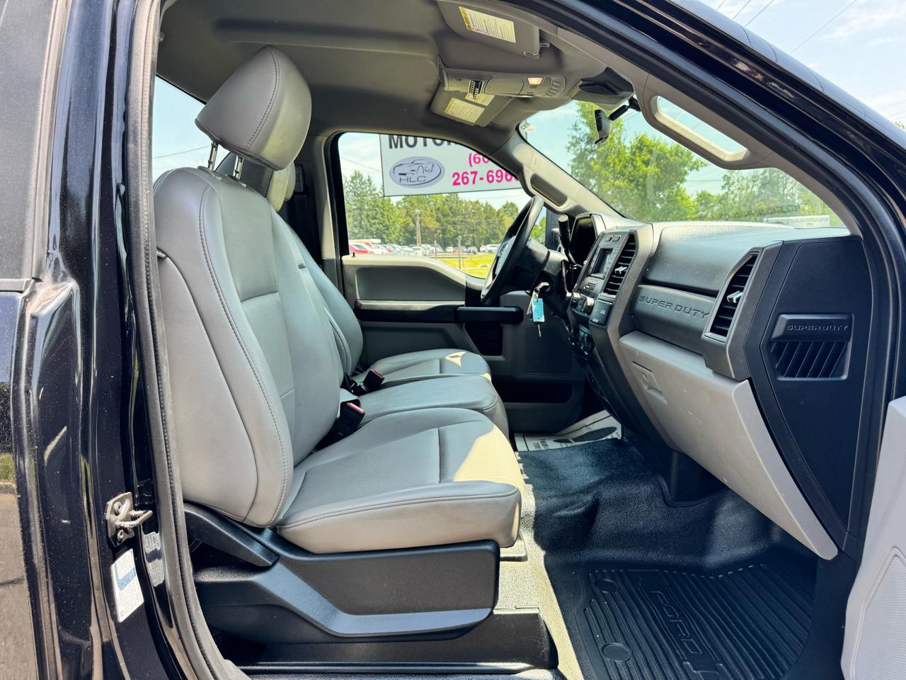 Ford Super Duty F-350 DRW XLT 4WD Reg Cab 145" WB 60" CA 2021