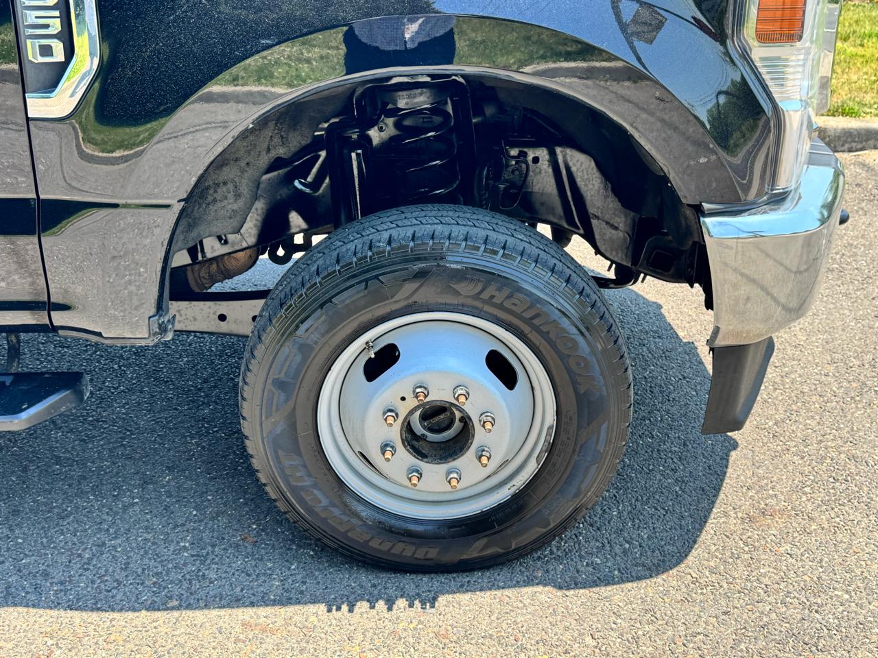 Ford Super Duty F-350 DRW XLT 4WD Reg Cab 145" WB 60" CA 2021