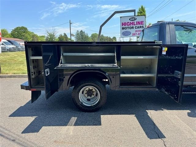 Ford Super Duty F-350 DRW XLT 4WD Reg Cab 145" WB 60" CA 2021