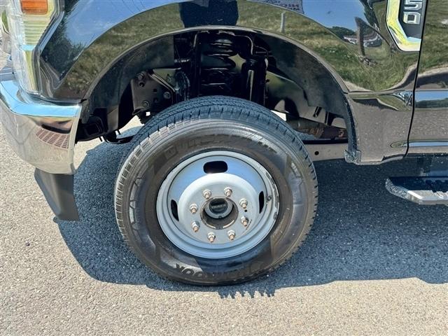 Ford Super Duty F-350 DRW XLT 4WD Reg Cab 145" WB 60" CA 2021