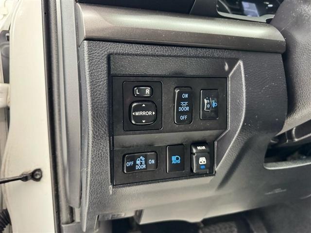 Toyota Tundra 4WD SR5 CrewMax 5.5' Bed 5.7L (Natl) 2018