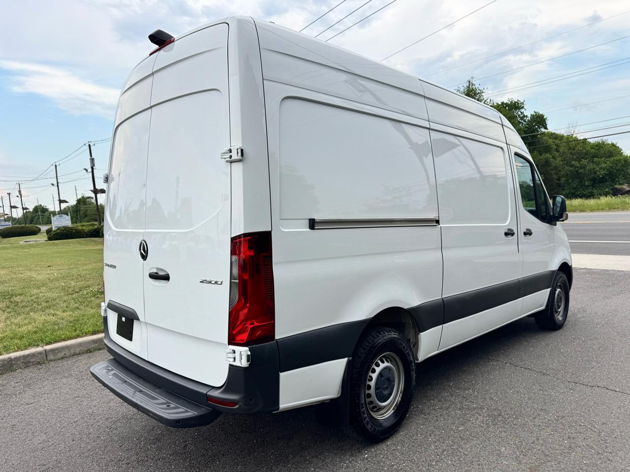 Mercedes-Benz Sprinter Cargo Van 2500 Standard Roof I4 Diesel 144" RWD 2023
