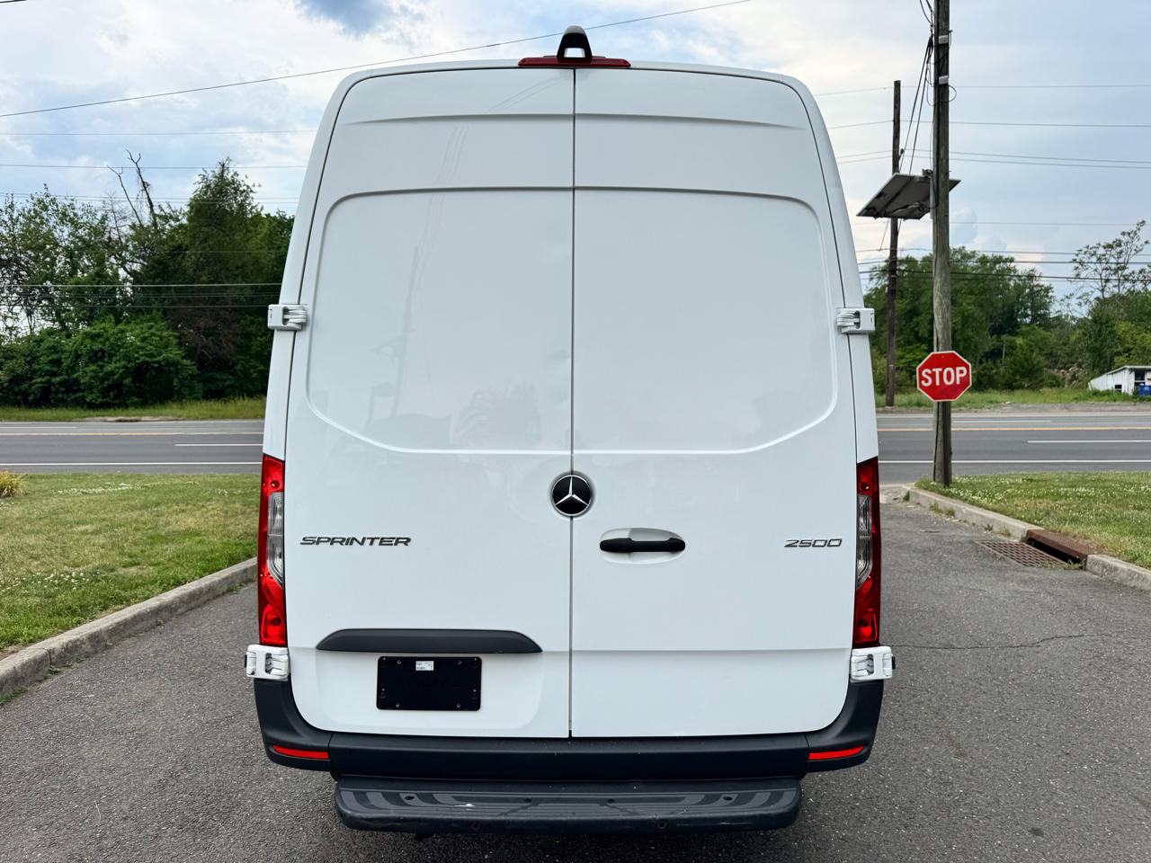 Mercedes-Benz Sprinter Cargo Van 2500 Standard Roof I4 Diesel 144" RWD 2023