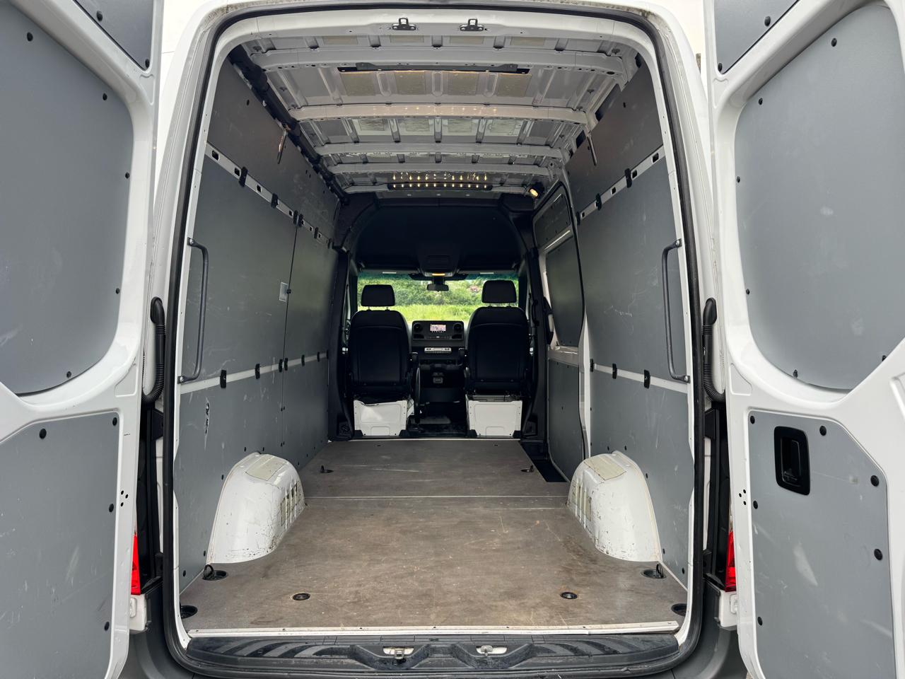 Mercedes-Benz Sprinter Cargo Van 2500 Standard Roof I4 Diesel 144" RWD 2023