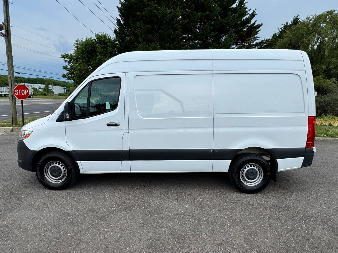 Mercedes-Benz Sprinter Cargo Van 2500 Standard Roof I4 Diesel 144" RWD 2023