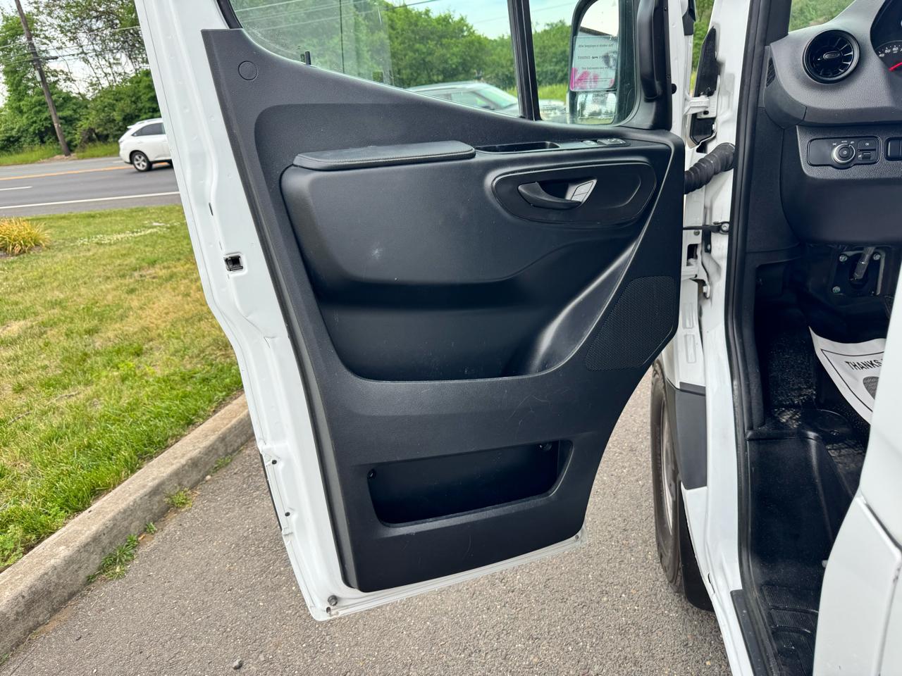 Mercedes-Benz Sprinter Cargo Van 2500 Standard Roof I4 Diesel 144" RWD 2023