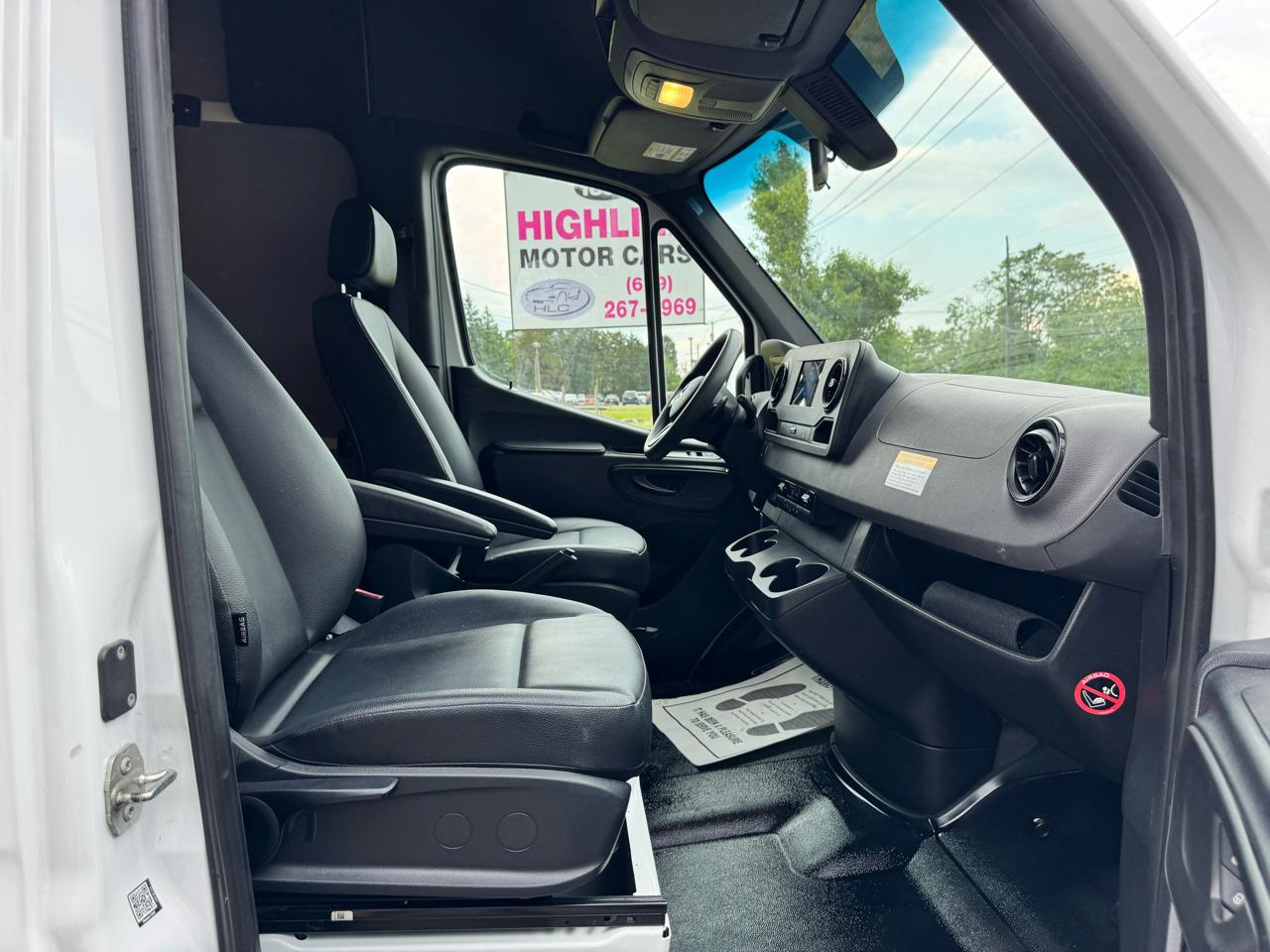 Mercedes-Benz Sprinter Cargo Van 2500 Standard Roof I4 Diesel 144" RWD 2023