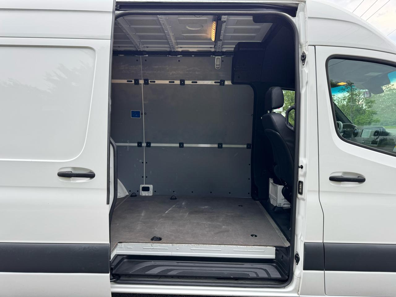 Mercedes-Benz Sprinter Cargo Van 2500 Standard Roof I4 Diesel 144" RWD 2023