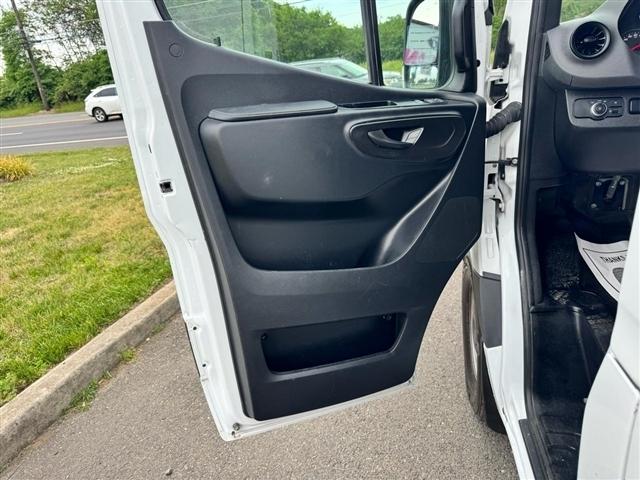 Mercedes-Benz Sprinter Cargo Van 2500 Standard Roof I4 Diesel 144" RWD 2023