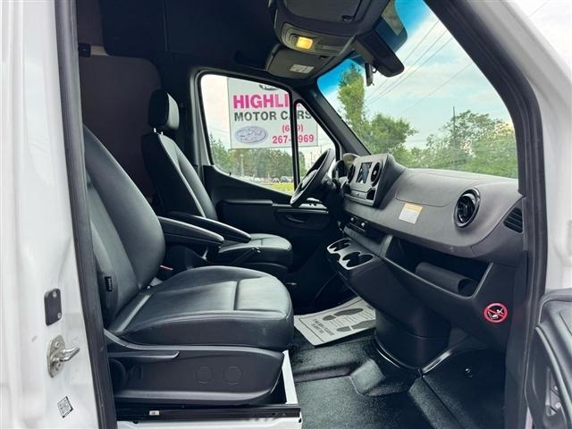 Mercedes-Benz Sprinter Cargo Van 2500 Standard Roof I4 Diesel 144" RWD 2023