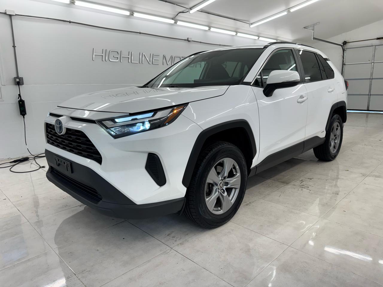 Toyota RAV4 Hybrid XLE AWD (Natl) 2022