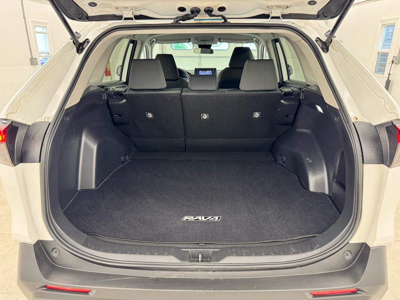 Toyota RAV4 Hybrid XLE AWD (Natl) 2022