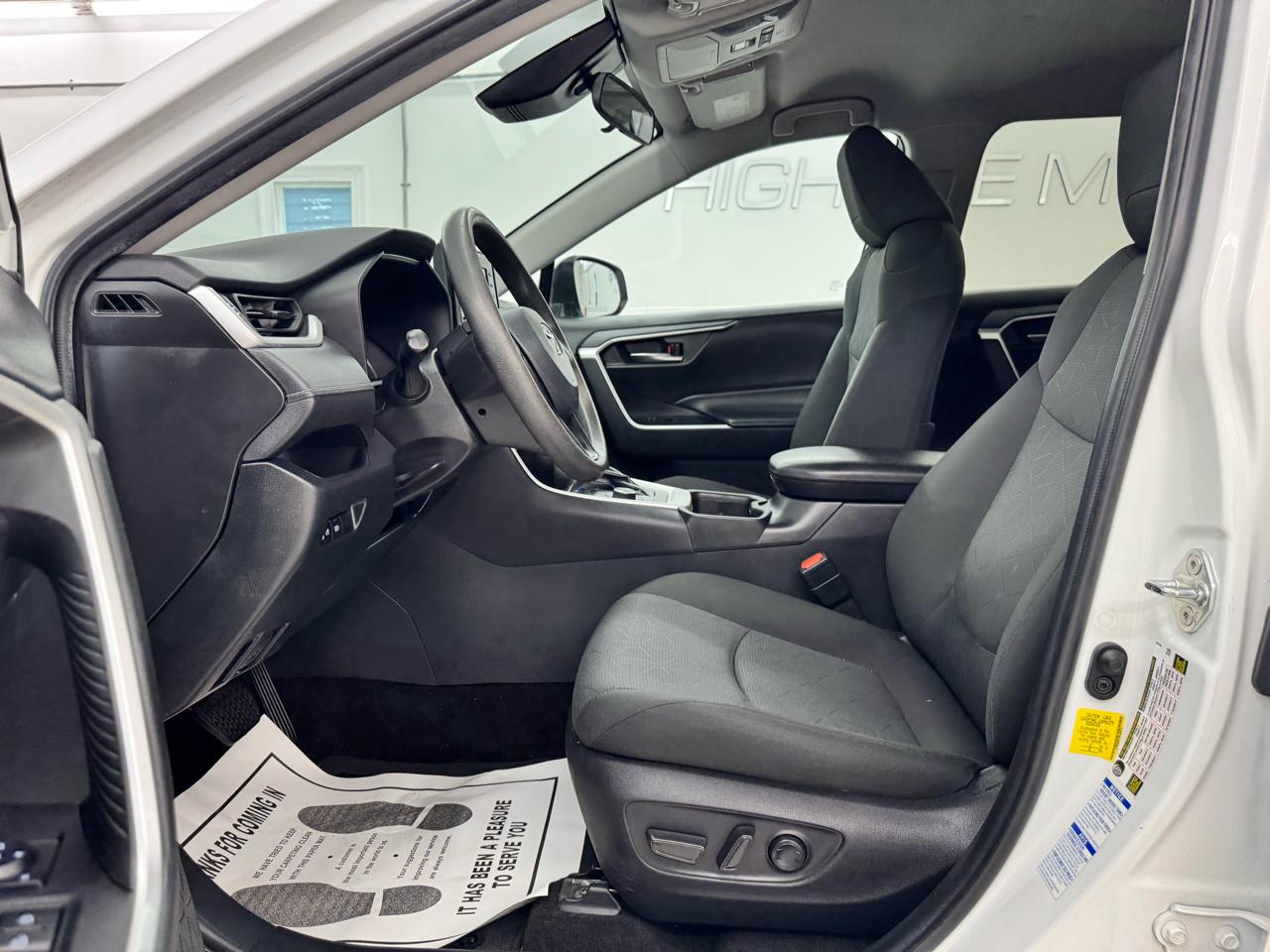 Toyota RAV4 Hybrid XLE AWD (Natl) 2022
