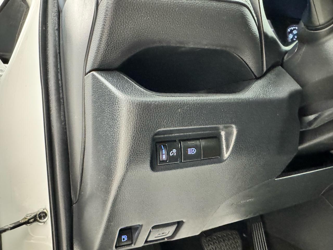 Toyota RAV4 Hybrid XLE AWD (Natl) 2022