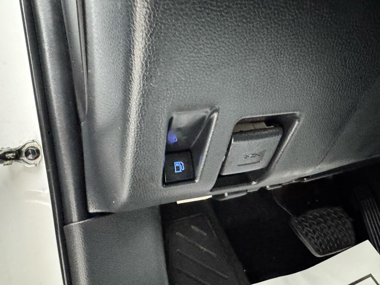 Toyota RAV4 Hybrid XLE AWD (Natl) 2022