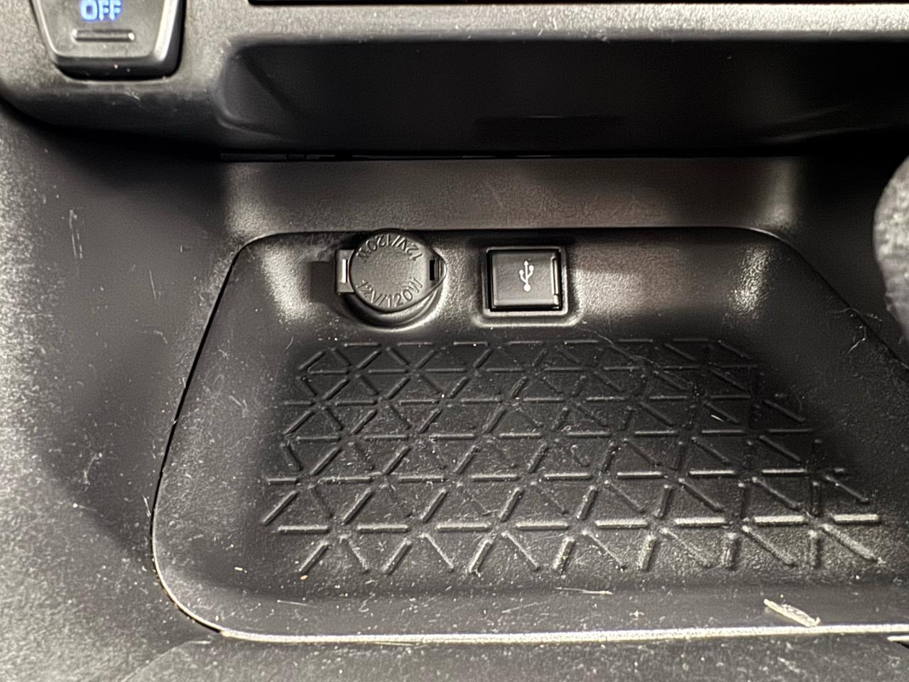 Toyota RAV4 Hybrid XLE AWD (Natl) 2022