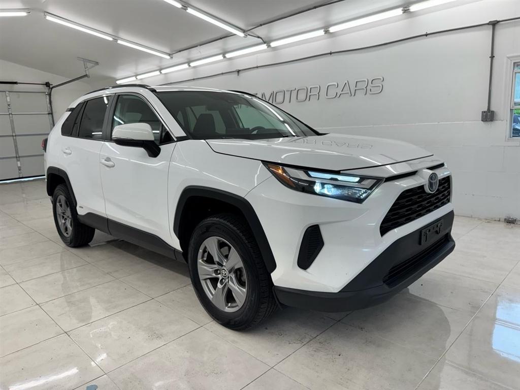 Toyota RAV4 Hybrid XLE AWD (Natl) 2022