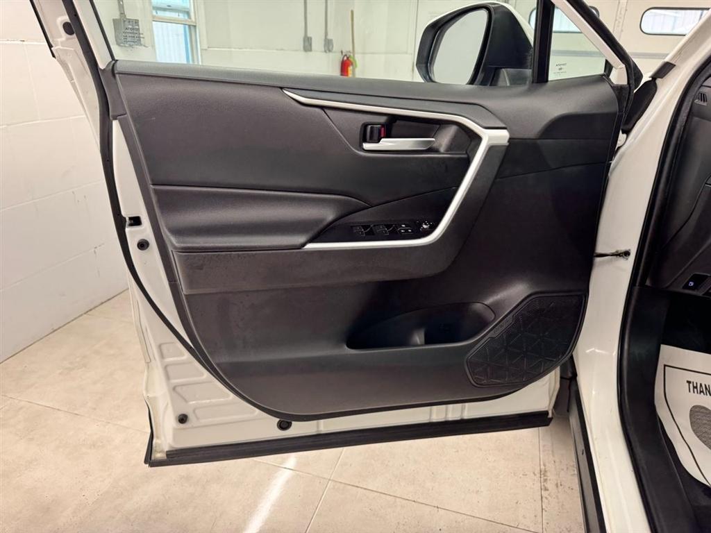 Toyota RAV4 Hybrid XLE AWD (Natl) 2022