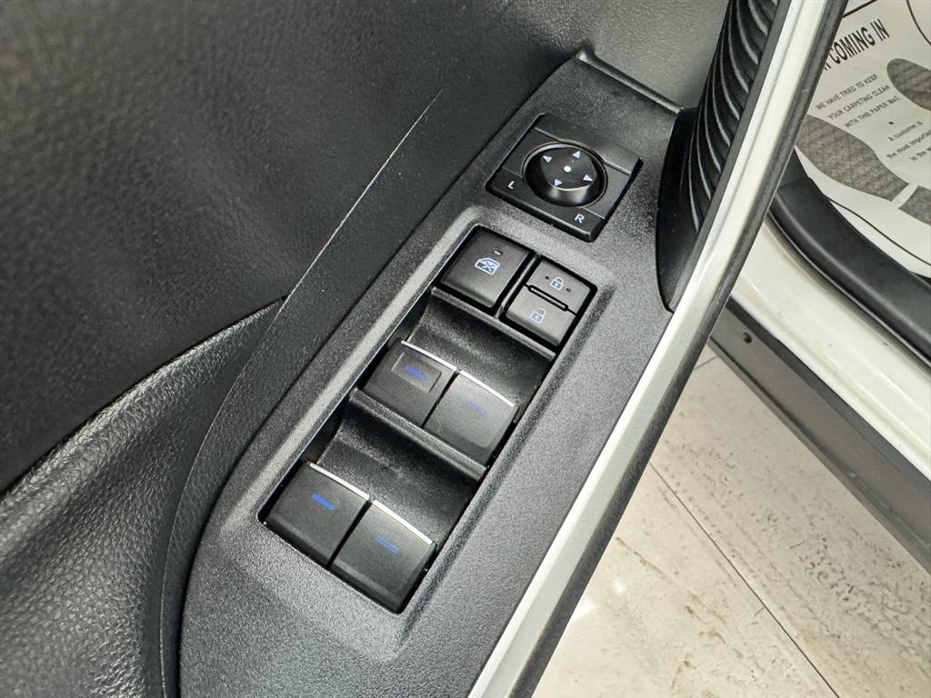 Toyota RAV4 Hybrid XLE AWD (Natl) 2022