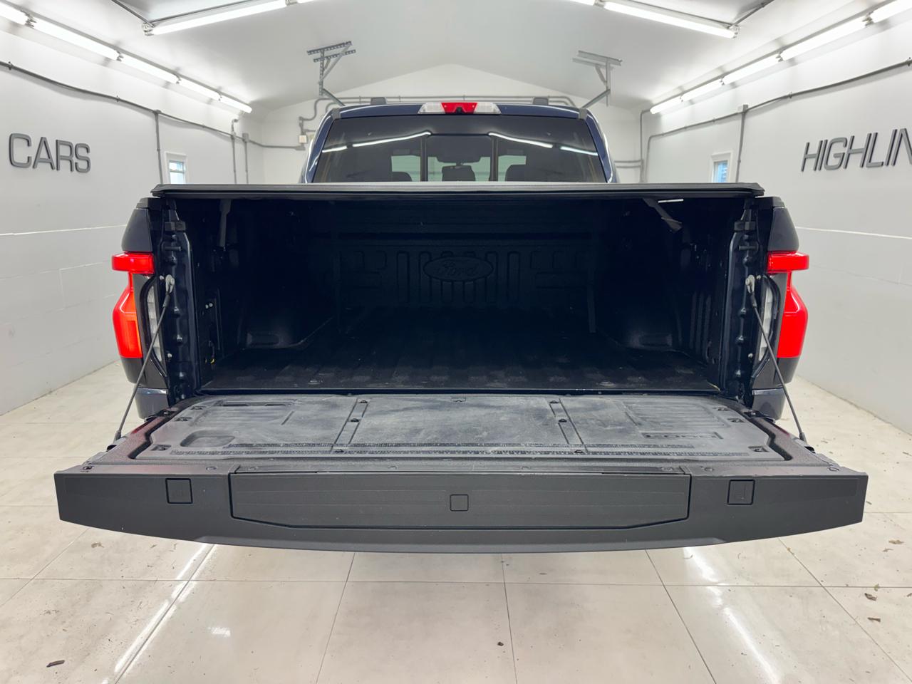 Ford F-150 Lightning LARIAT 4WD SuperCrew 5.5' Box 2023