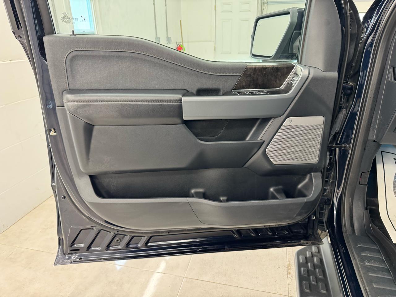 Ford F-150 Lightning LARIAT 4WD SuperCrew 5.5' Box 2023