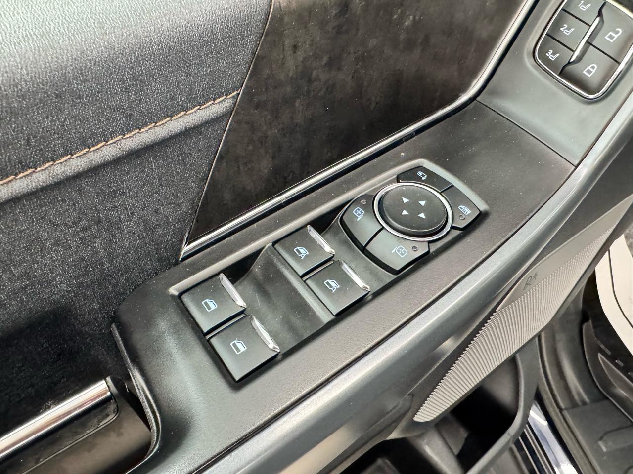 Ford F-150 Lightning LARIAT 4WD SuperCrew 5.5' Box 2023
