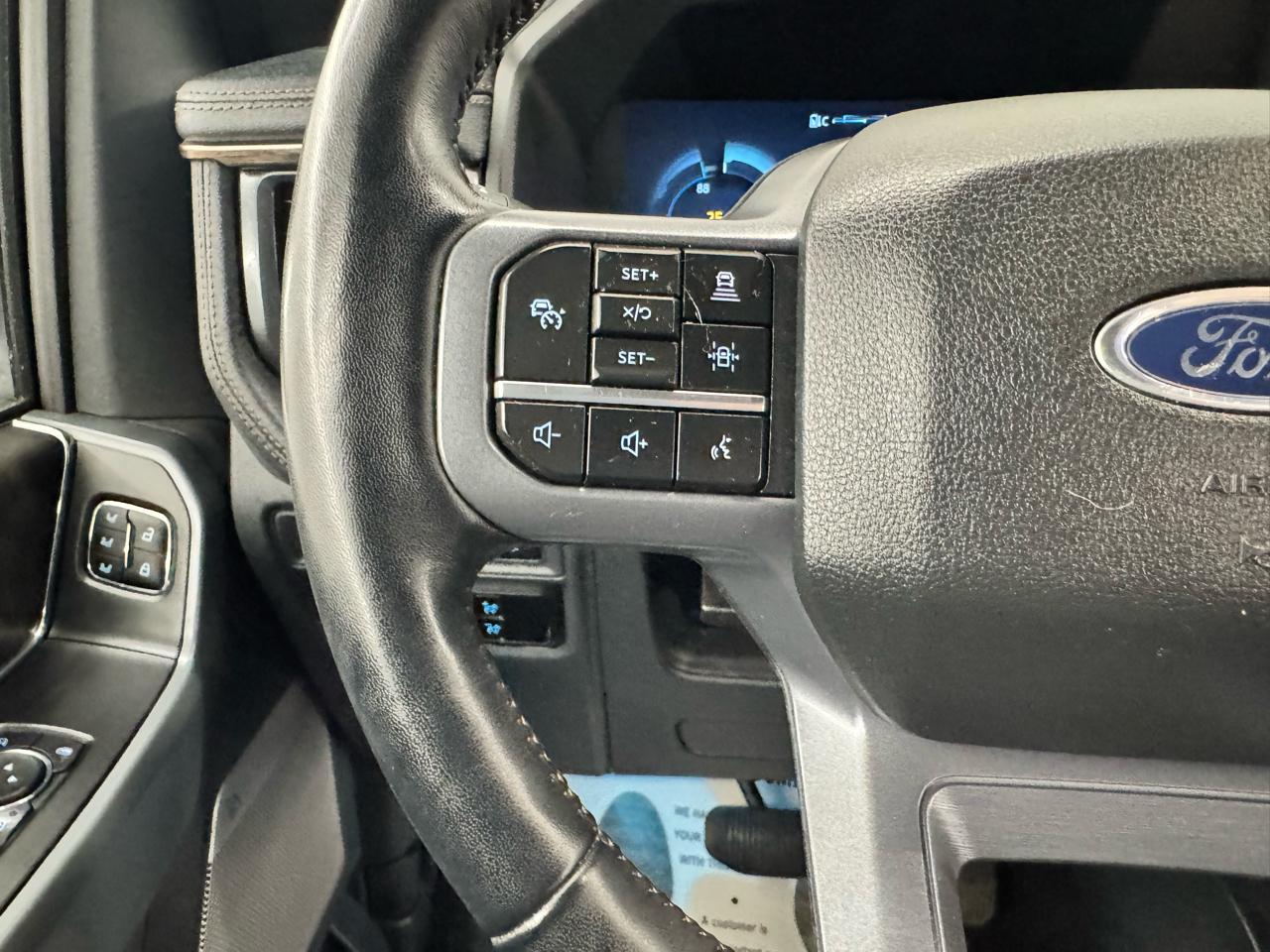 Ford F-150 Lightning LARIAT 4WD SuperCrew 5.5' Box 2023
