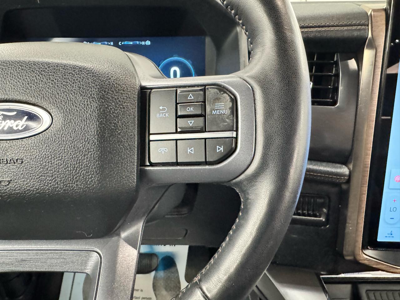 Ford F-150 Lightning LARIAT 4WD SuperCrew 5.5' Box 2023