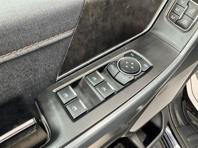 Ford F-150 Lightning LARIAT 4WD SuperCrew 5.5' Box 2023