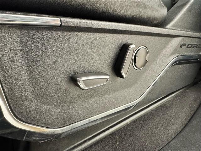 Ford F-150 Lightning LARIAT 4WD SuperCrew 5.5' Box 2023