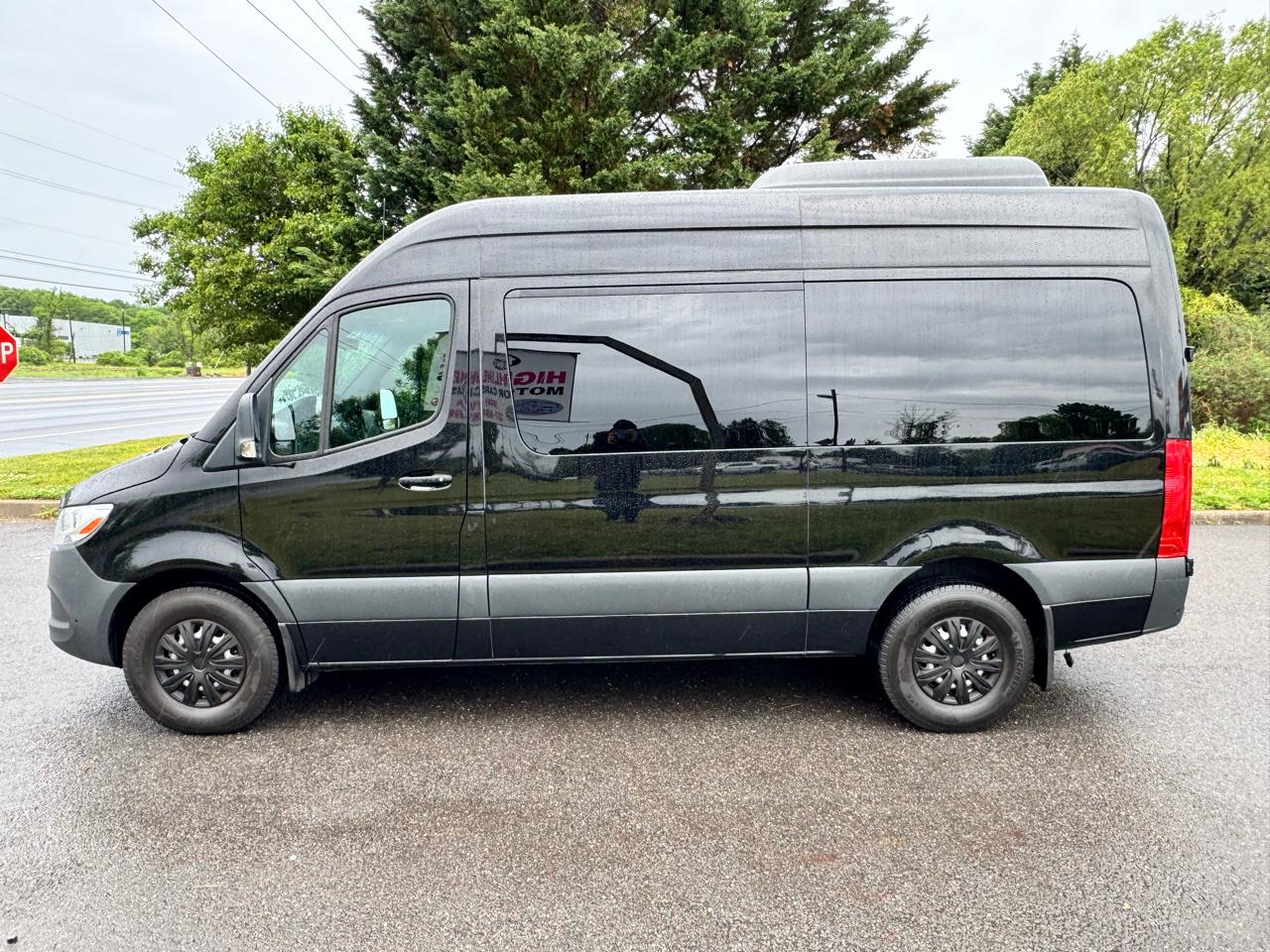 Mercedes-Benz Sprinter Passenger Van 2500 Standard Roof I4 Diesel 144" RWD 2024
