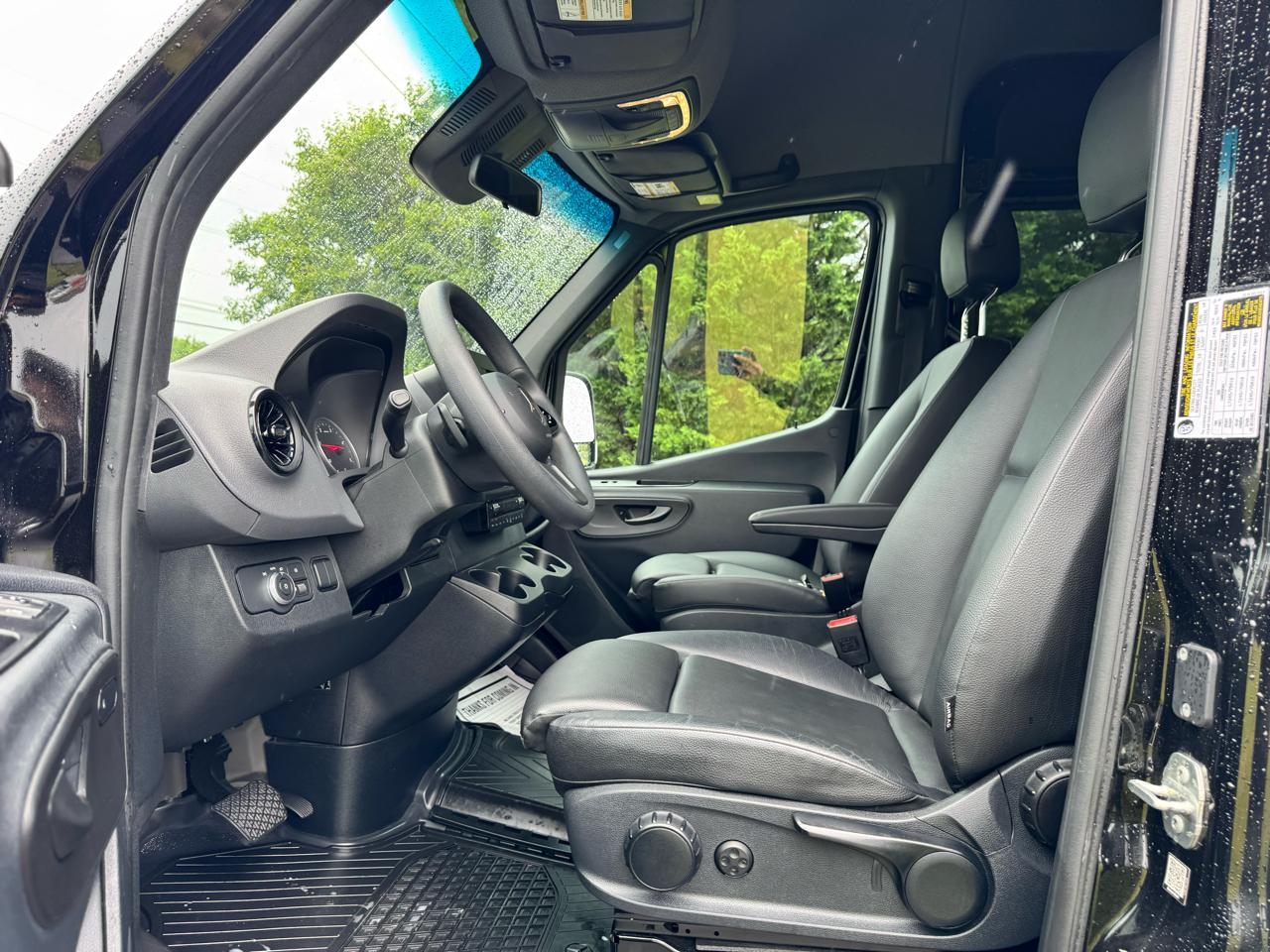 Mercedes-Benz Sprinter Passenger Van 2500 Standard Roof I4 Diesel 144" RWD 2024
