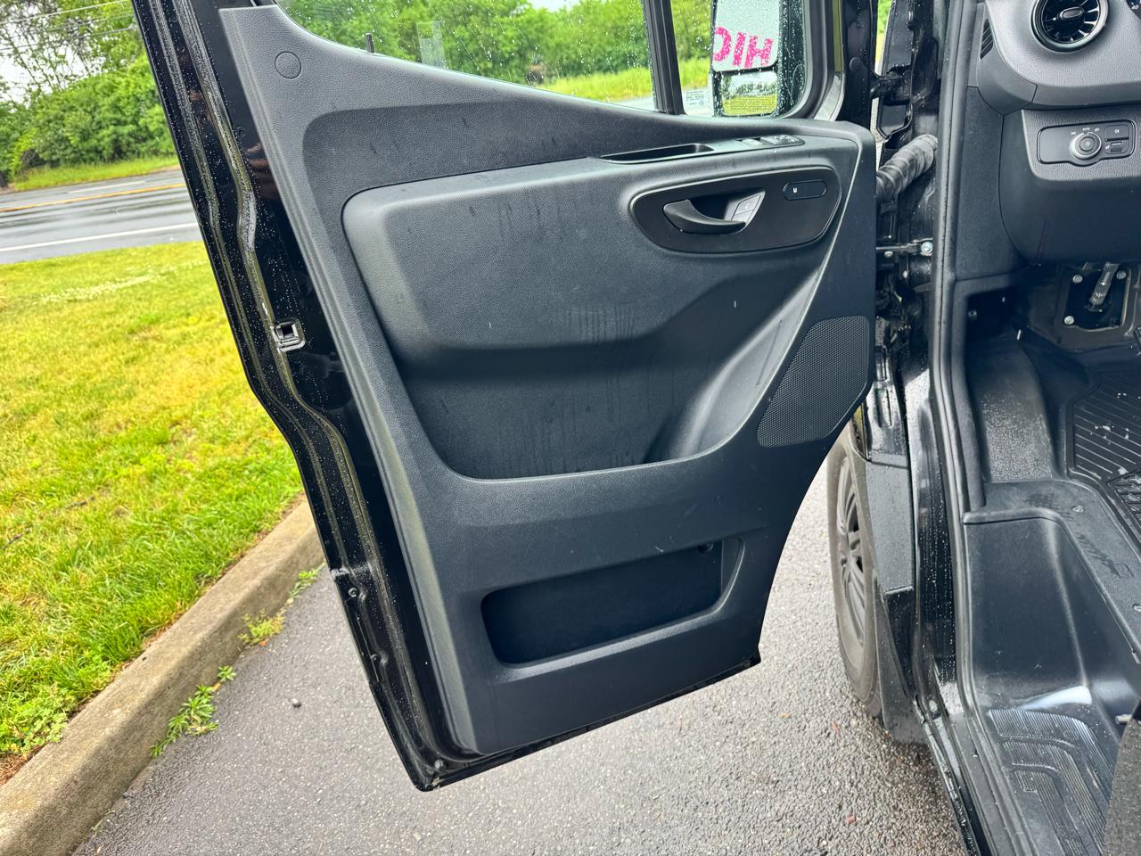 Mercedes-Benz Sprinter Passenger Van 2500 Standard Roof I4 Diesel 144" RWD 2024