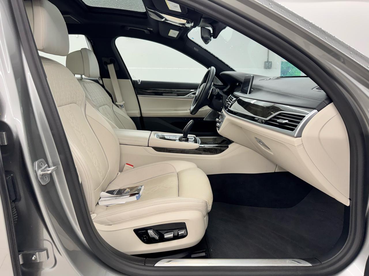 BMW 7 Series 750i xDrive Sedan 2021