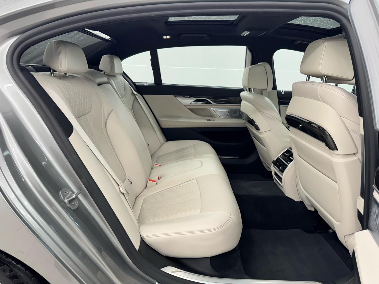 BMW 7 Series 750i xDrive Sedan 2021