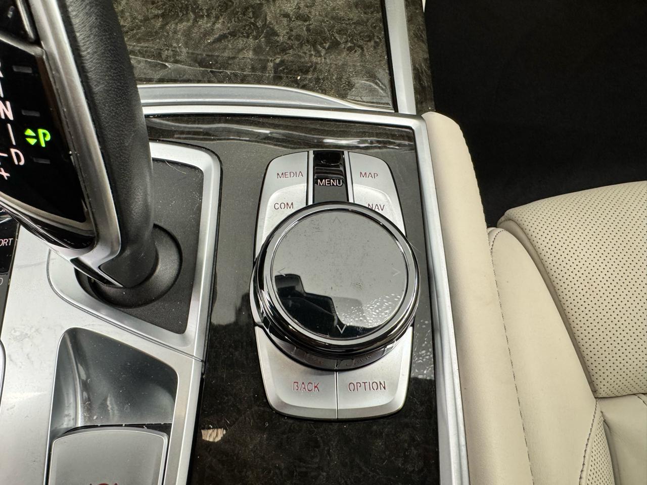 BMW 7 Series 750i xDrive Sedan 2021