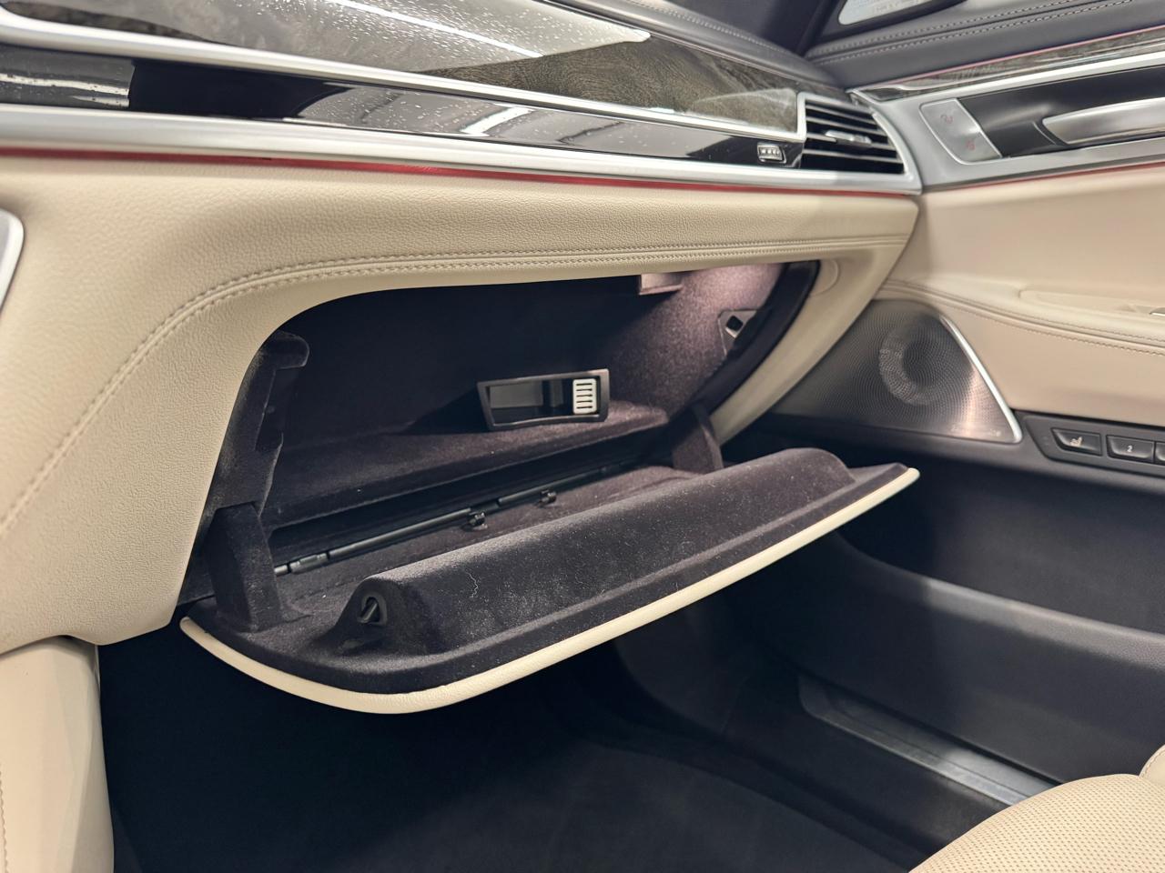 BMW 7 Series 750i xDrive Sedan 2021