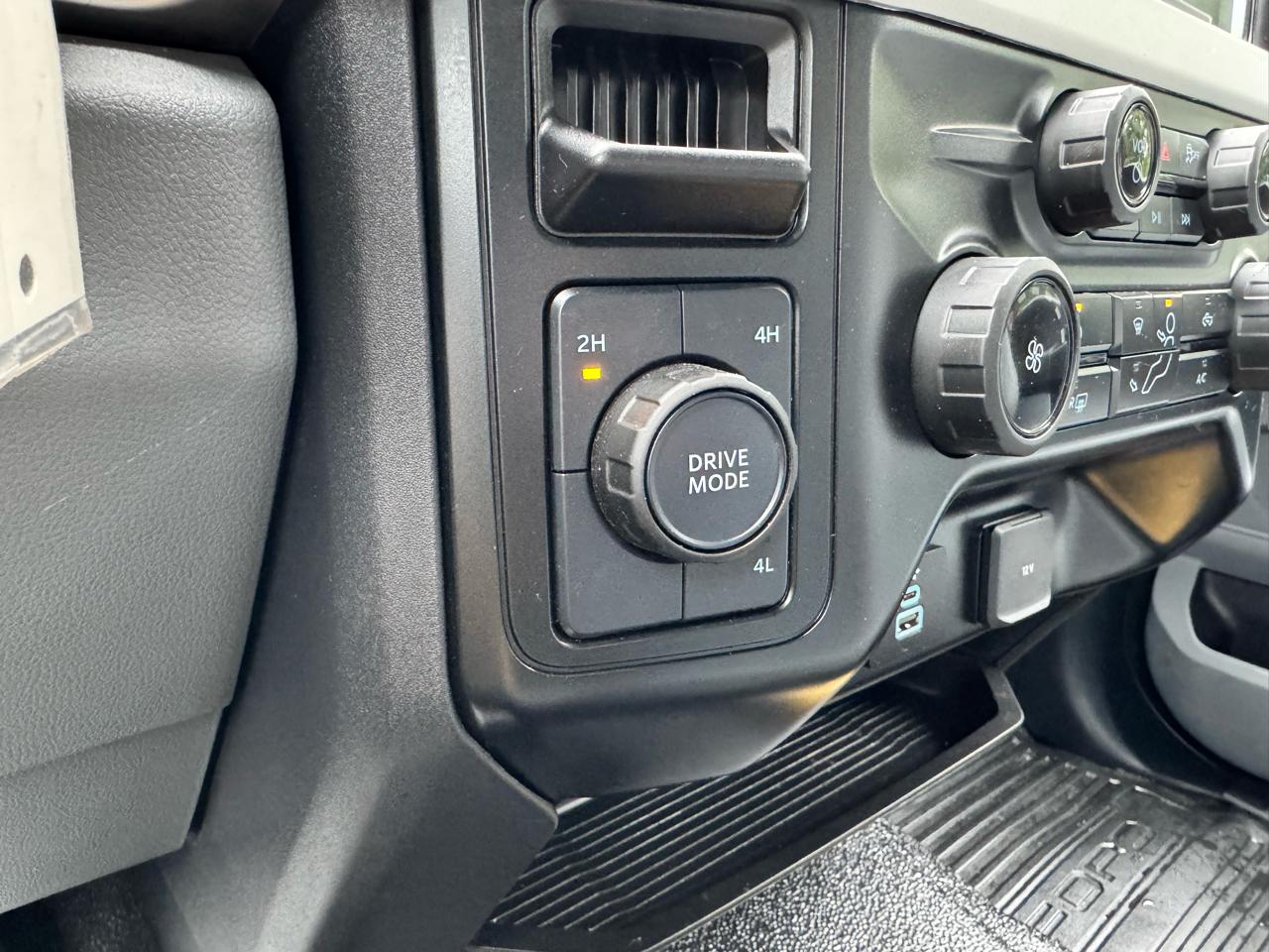 Ford Super Duty F-350 DRW XLT 4WD SuperCab 168" WB 60" CA 2025
