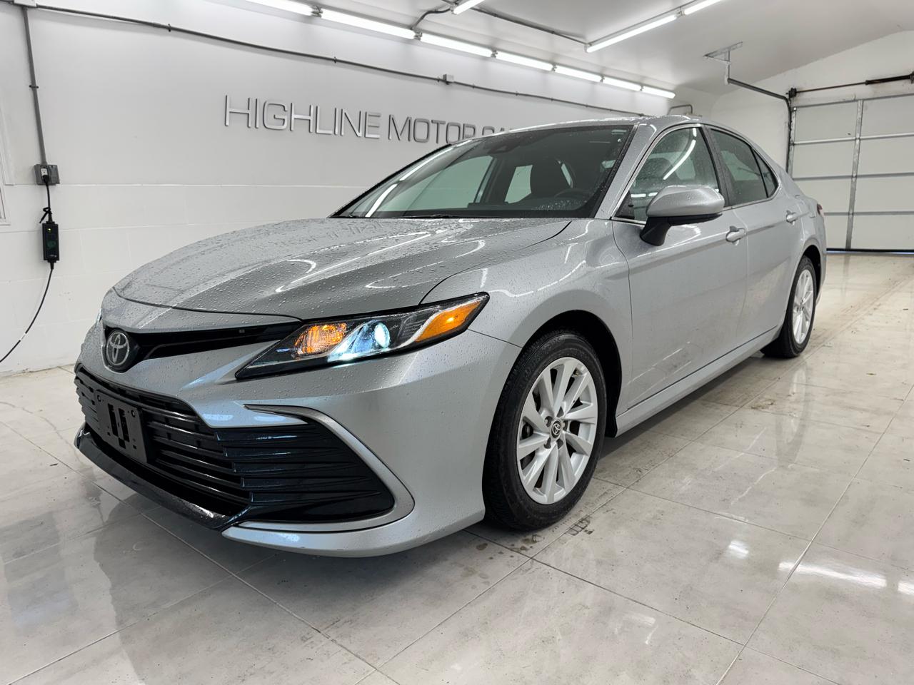 Toyota Camry LE Auto (Natl) 2021