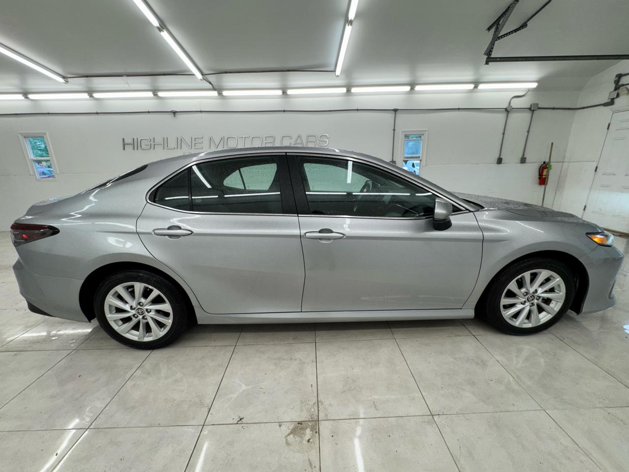 Toyota Camry LE Auto (Natl) 2021