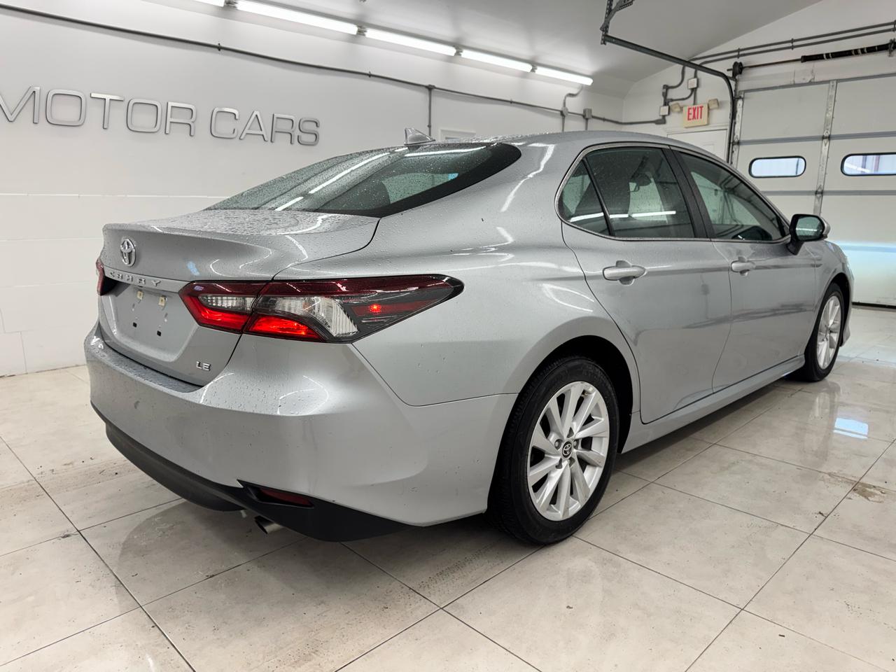 Toyota Camry LE Auto (Natl) 2021