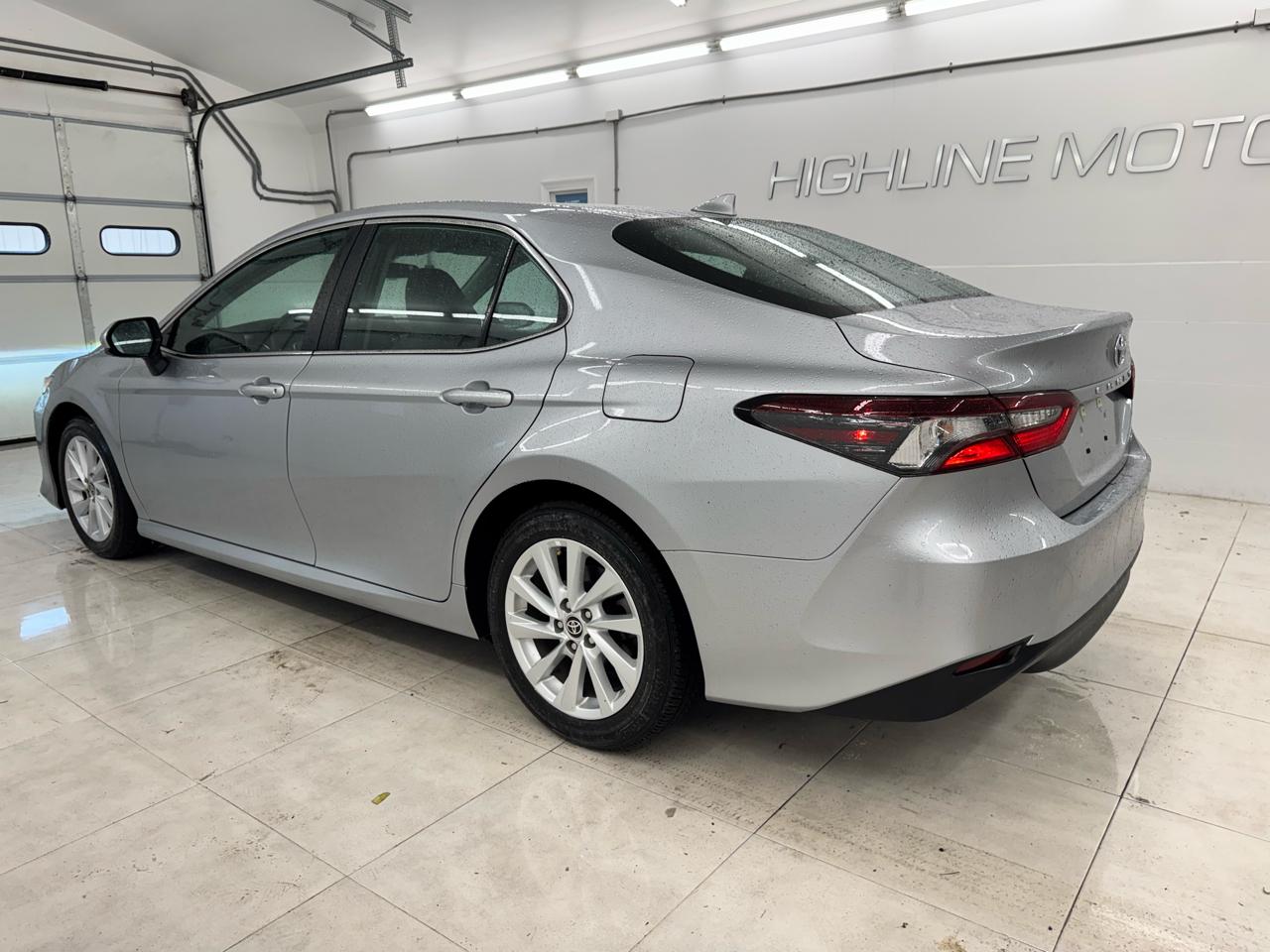 Toyota Camry LE Auto (Natl) 2021