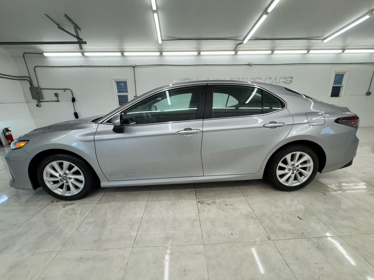Toyota Camry LE Auto (Natl) 2021