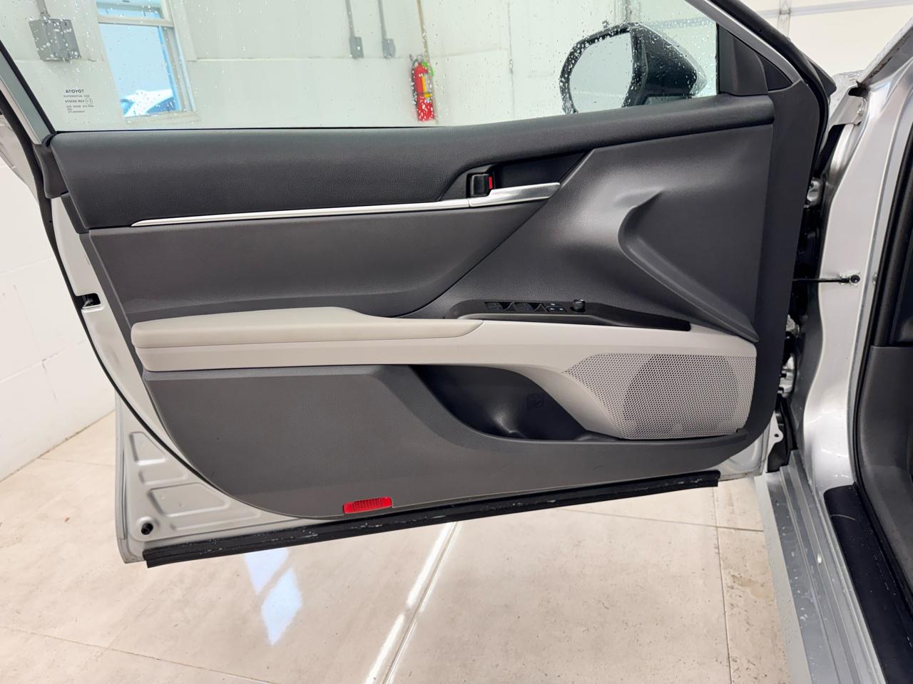 Toyota Camry LE Auto (Natl) 2021
