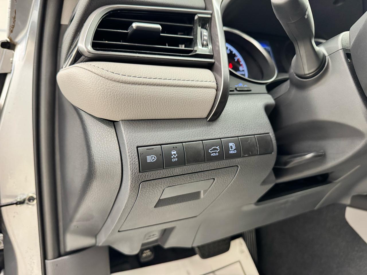 Toyota Camry LE Auto (Natl) 2021
