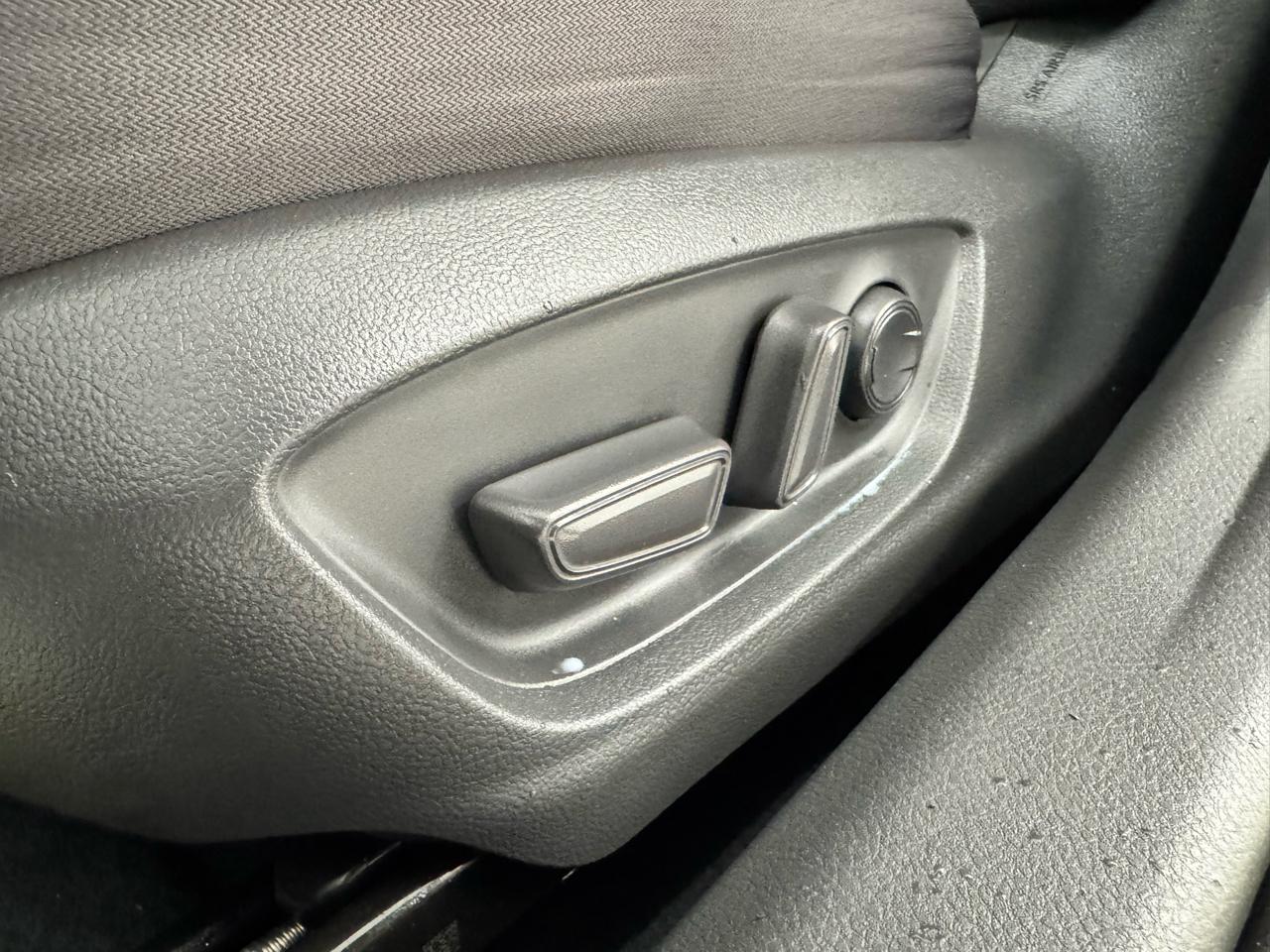 Toyota Camry LE Auto (Natl) 2021