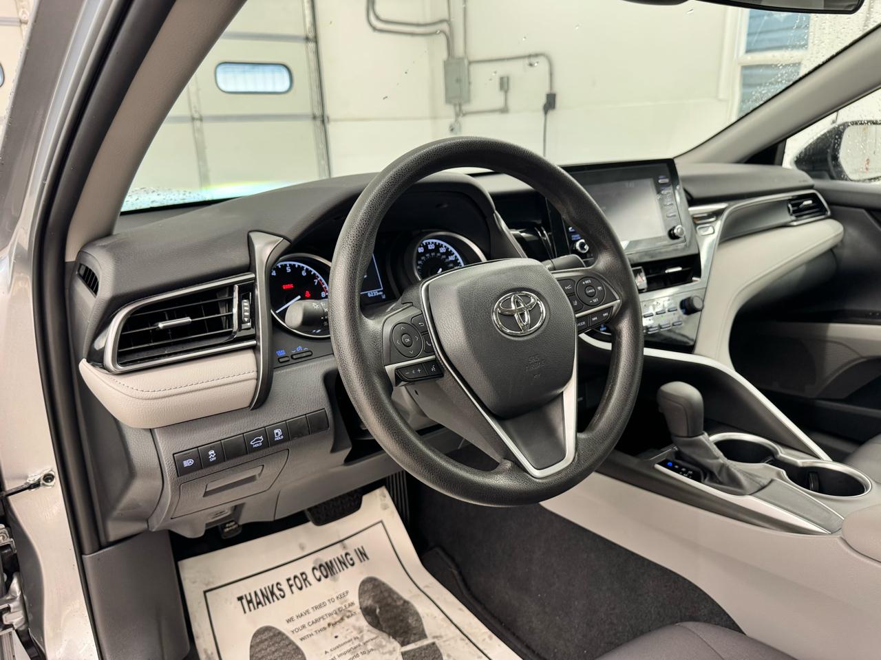 Toyota Camry LE Auto (Natl) 2021