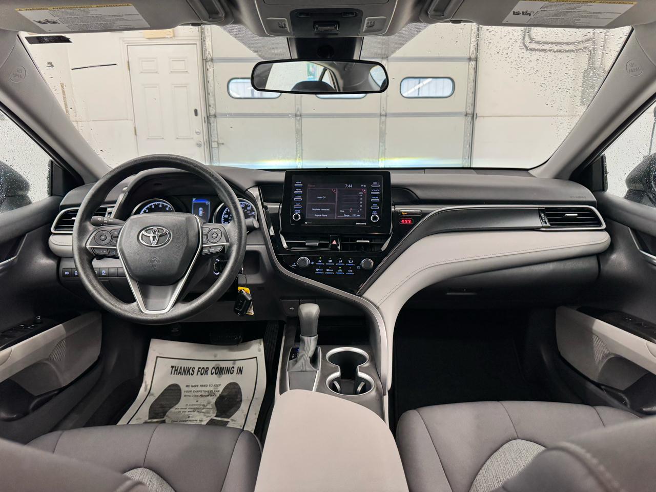 Toyota Camry LE Auto (Natl) 2021