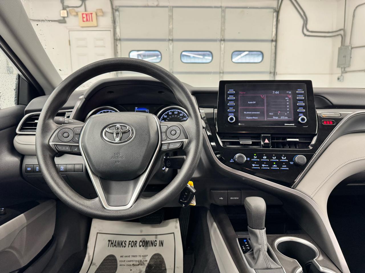 Toyota Camry LE Auto (Natl) 2021